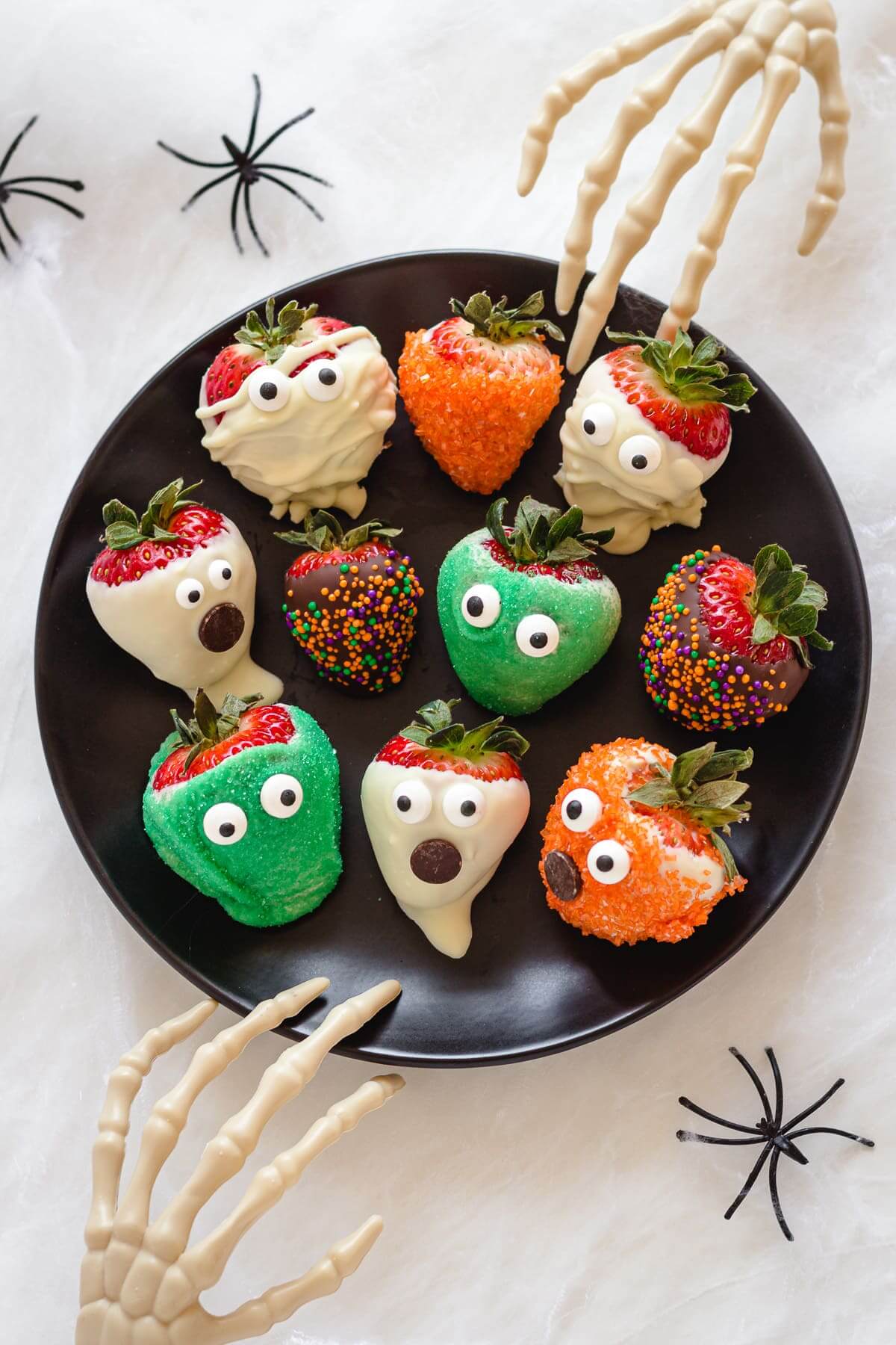 Easy Halloween Chocolate Covered Strawberries