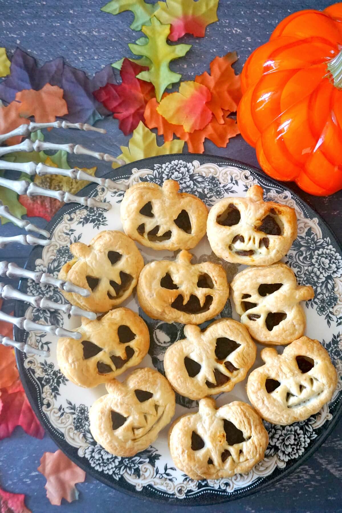 Jack-O'-Lantern Pumpkin Hand Pies