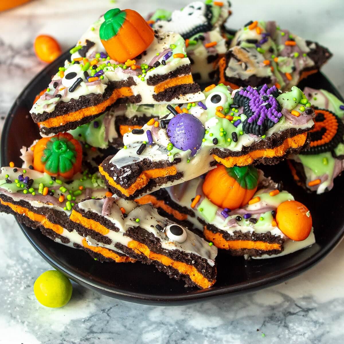 Super-Easy Halloween White Chocolate Bark With Oreo Cookies