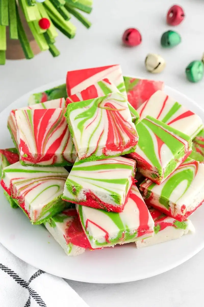 Christmas Fudge (Easy 10 Minute Recipe)