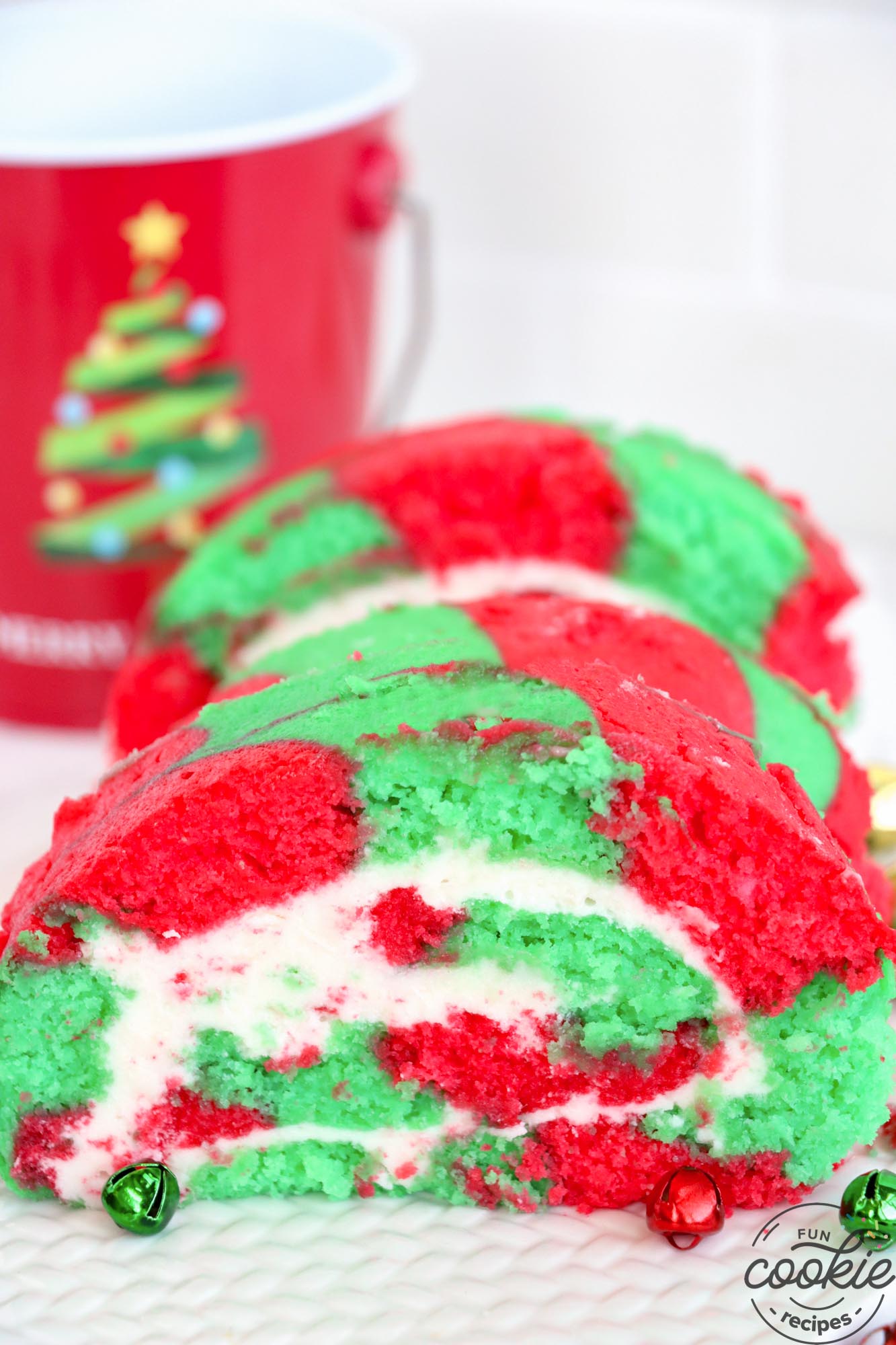 Easy Christmas Cake Roll