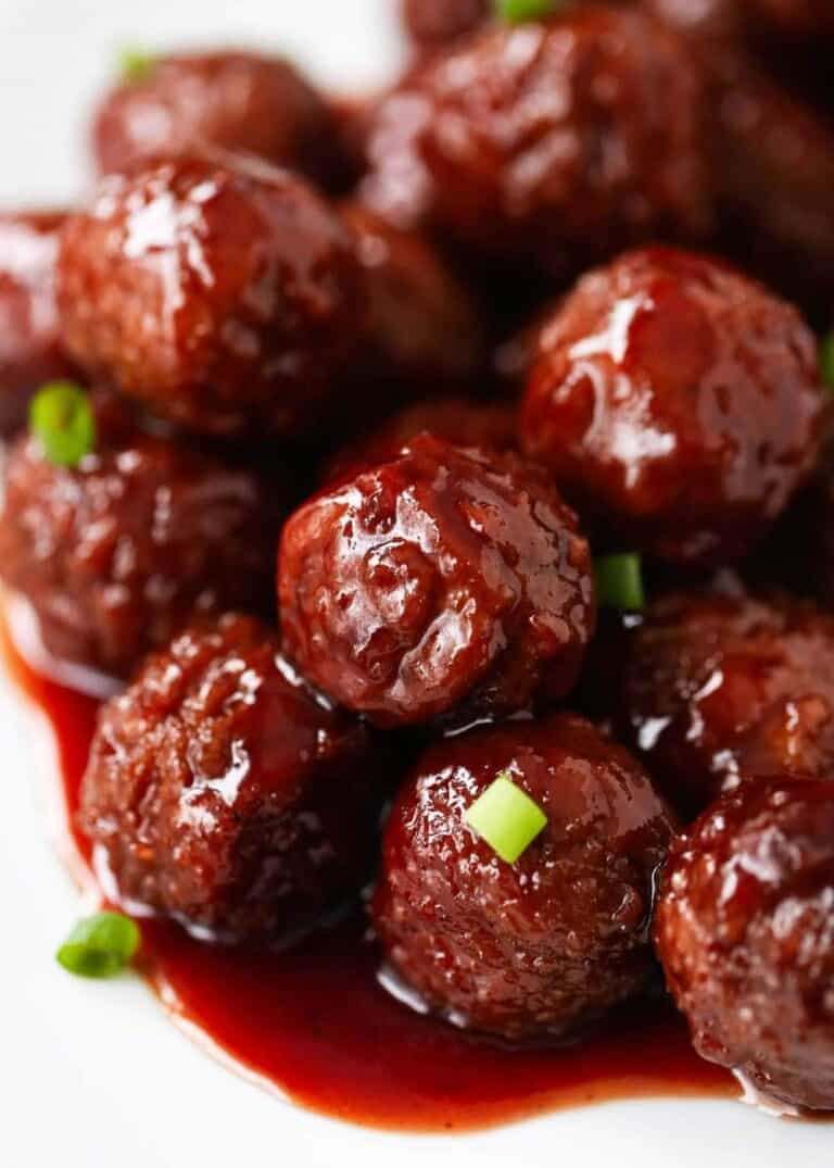 Crockpot Grape Jelly & BBQ meatballs - Only 3 Ingredients