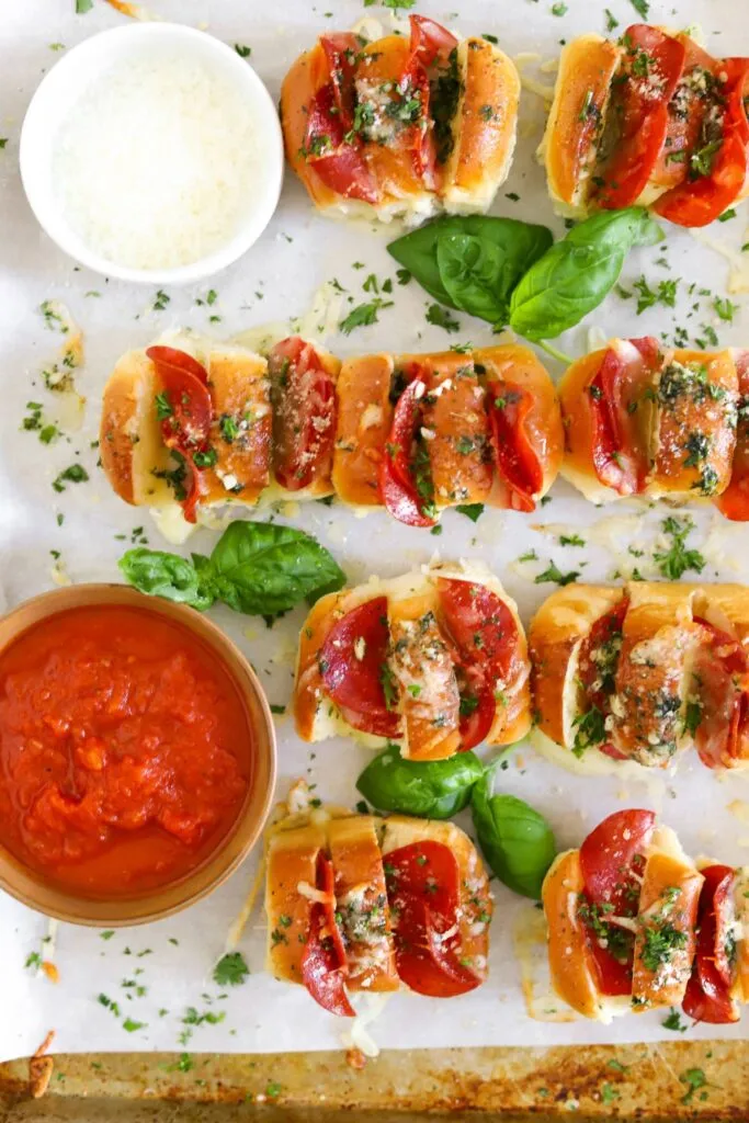 Pizza Hawaiian Rolls