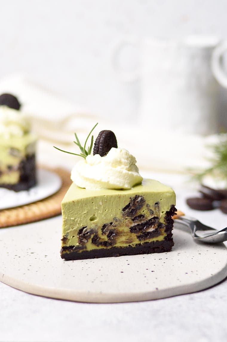 No-Bake Matcha Oreo Cheesecake