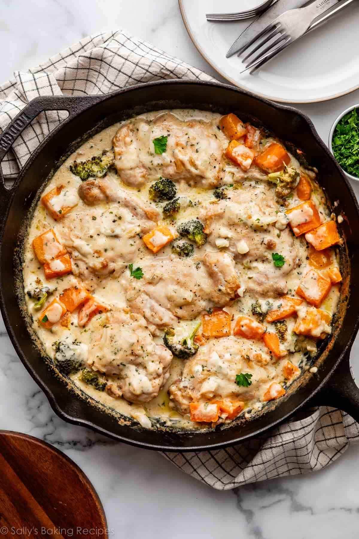 Creamy Garlic Chicken & Vegetables