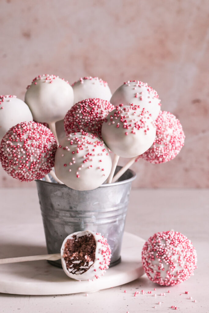 No-Bake Cherry Cake Pops