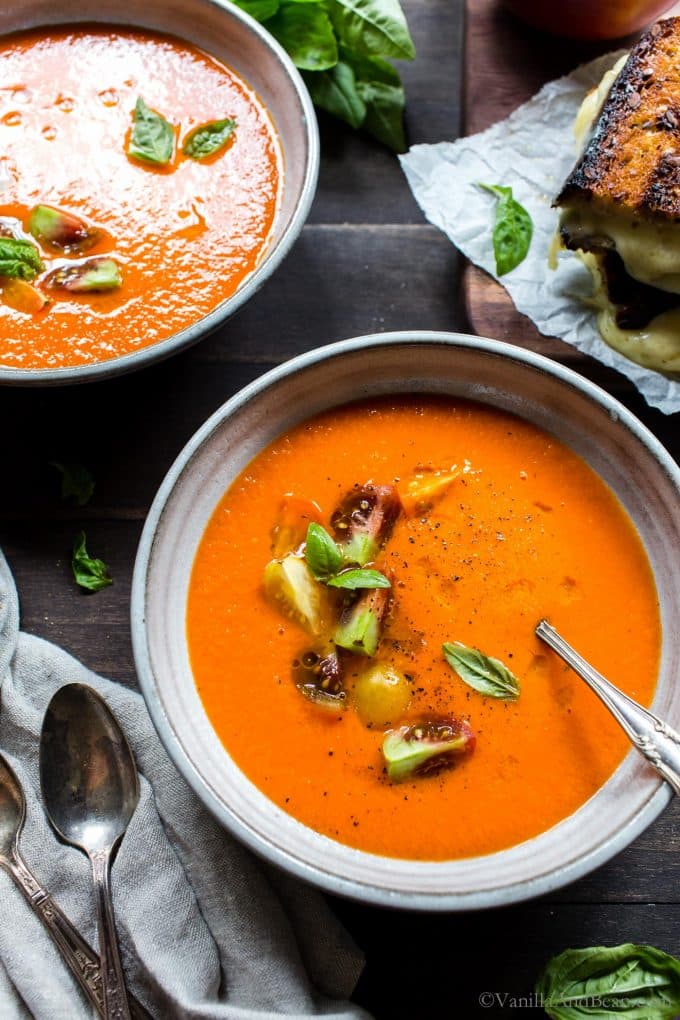 5-Ingredient Roasted Red Pepper and Tomato Soup
