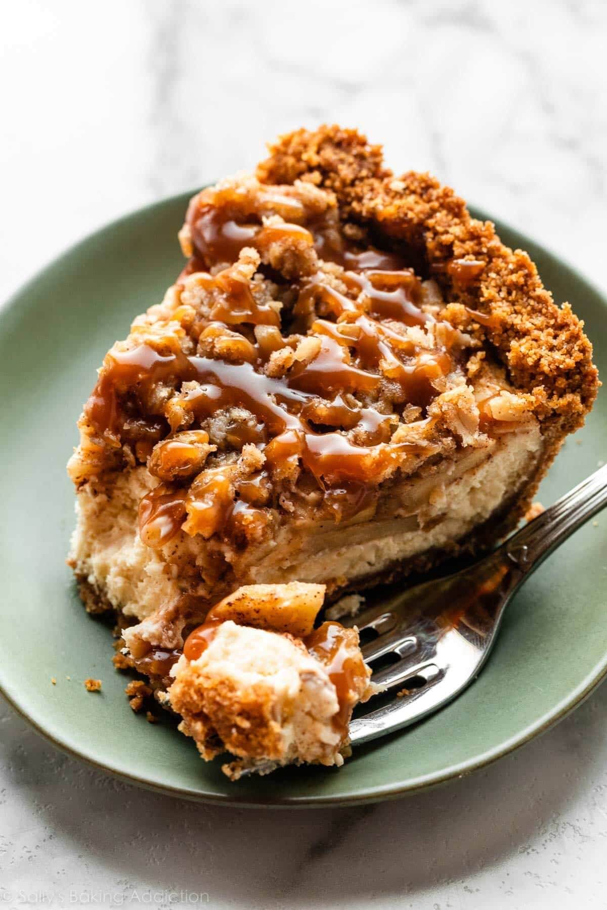 Caramel Apple Cheesecake Pie