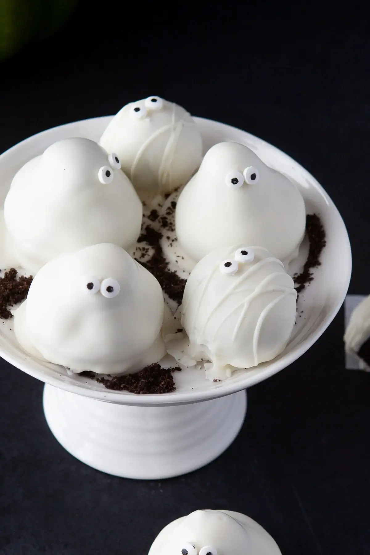 Ghost And Mummy Oreo Balls (Easy Halloween Treat!)