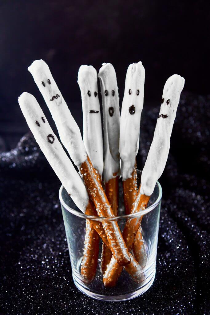 Ghost Halloween Pretzel Rods