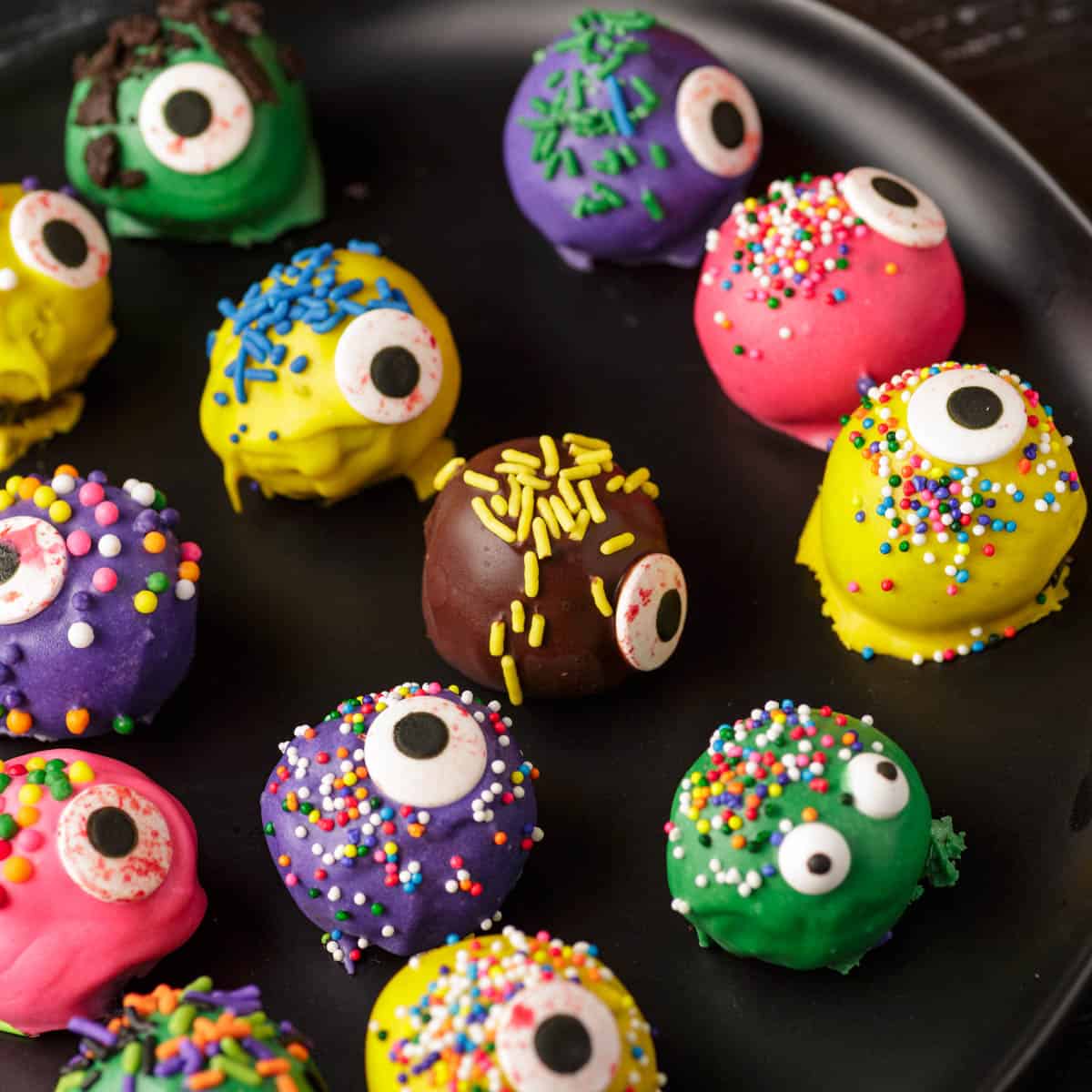 Halloween Oreo Balls (Spooky Eyeballs)