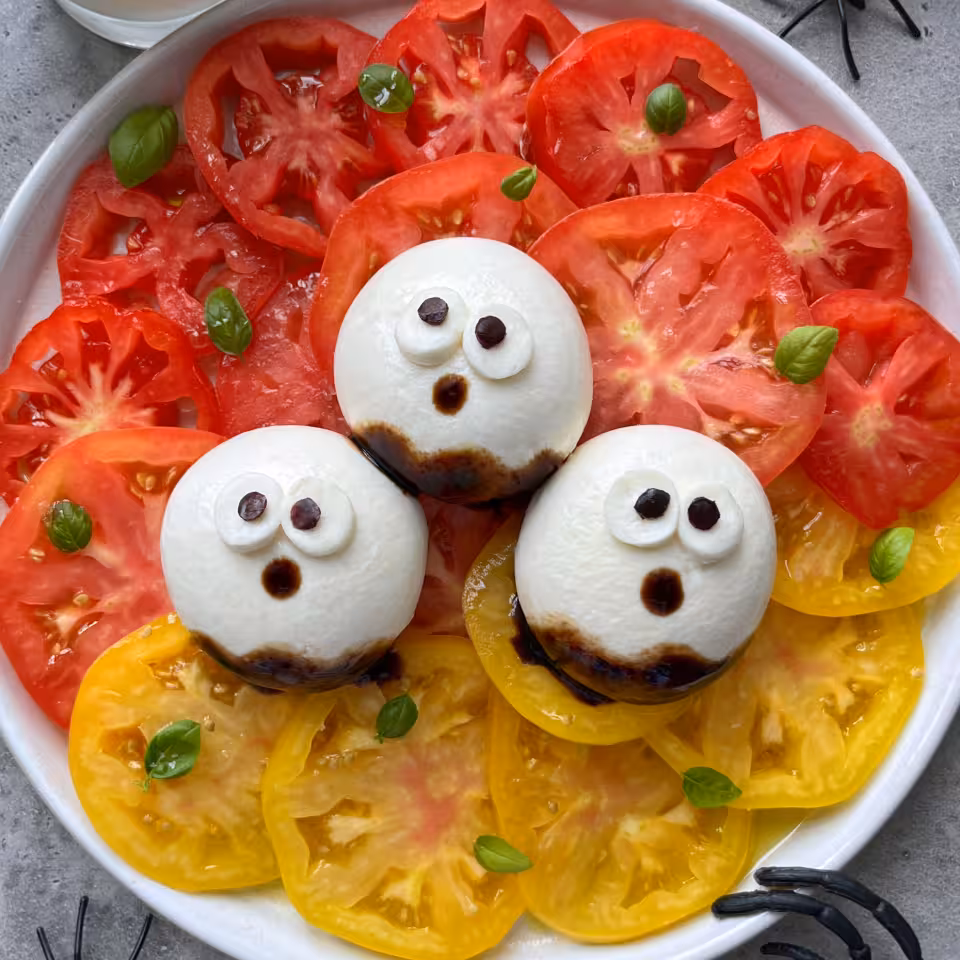Spooky Boo-rata Halloween Salad