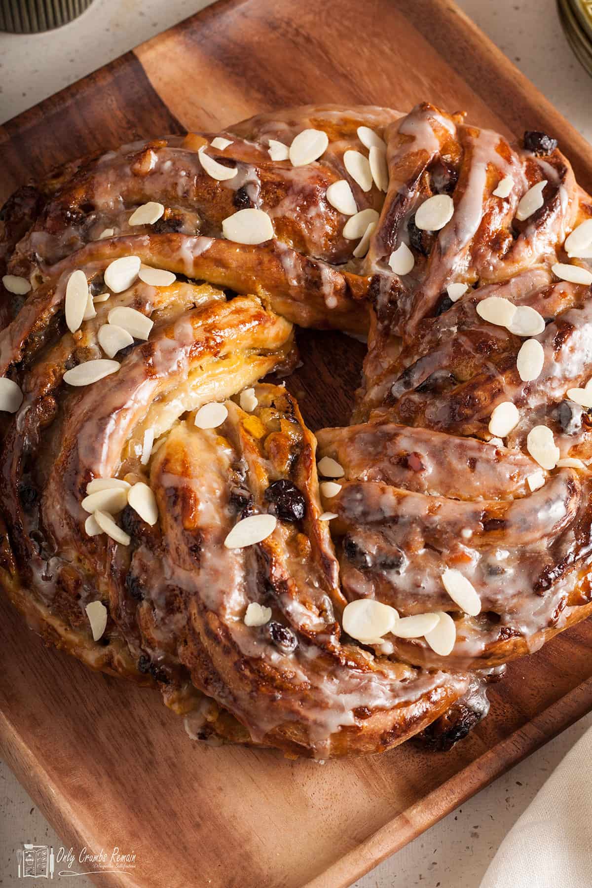 Cranberry And Pecan Couronne