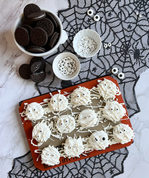 Easy Chocolate Halloween Mummy Oreo Cookies