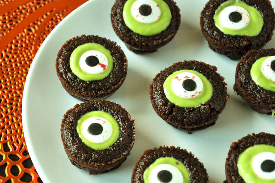 Easy Halloween Eyeball Brownie Bites&nbsp;