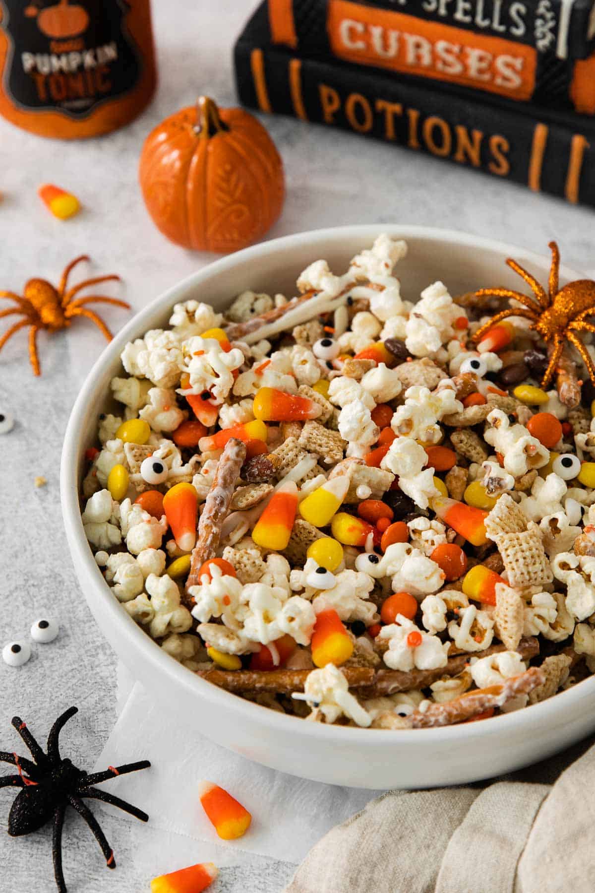 Easy Halloween Snack Mix