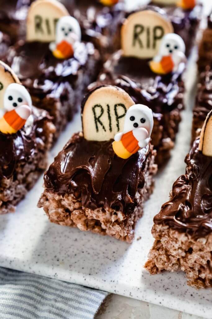 Ghost In The Graveyard Treats