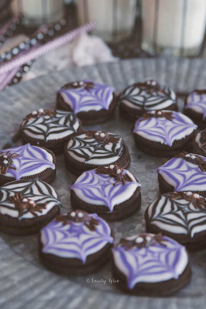 Halloween Oreos: Spider Cookies