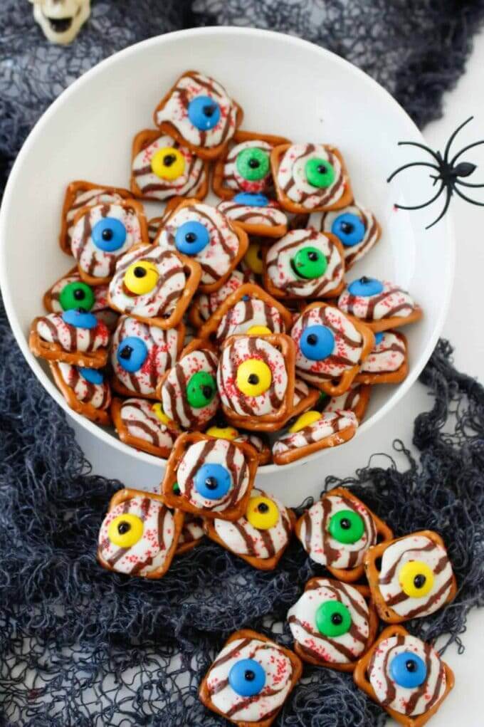 Halloween Pretzels Monster Eyeballs