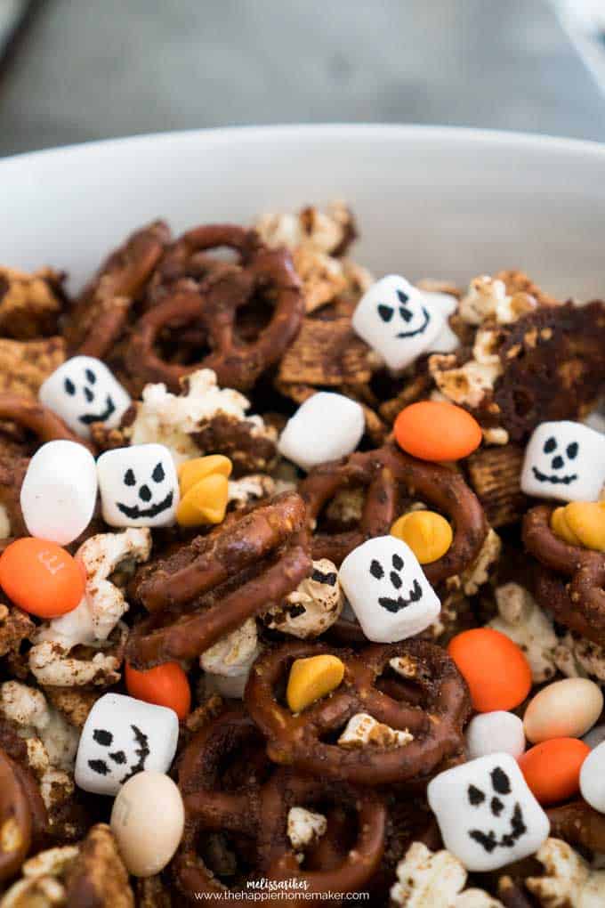 Halloween Pumpkin Spice Snack Mix