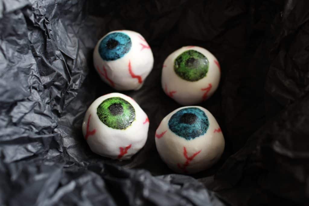 Halloween White Chocolate Eyeballs