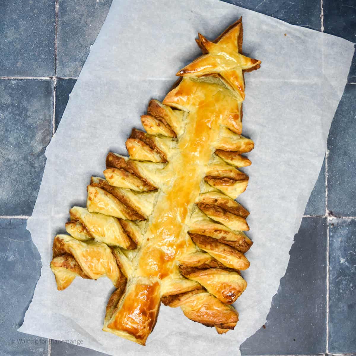 Biscoff Puff Pastry Christmas Tree