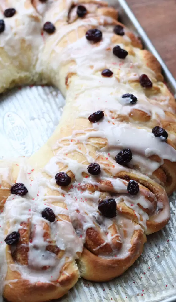 Christmas Wreath Cinnamon Rolls