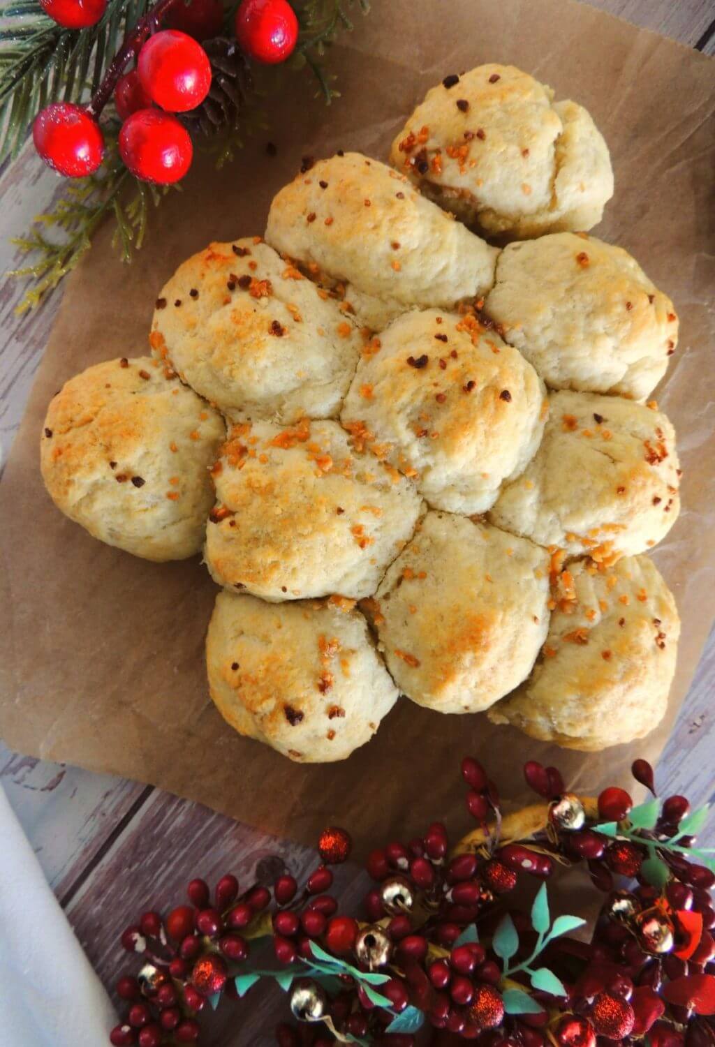 Pull-Apart Christmas Tree Bread With Minced Garlic