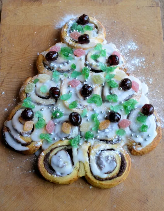 “Tear & Share” Christmas Tree Cinnamon Rolls