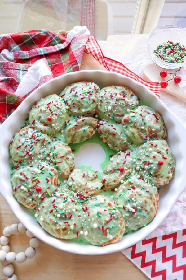 Christmas Cinnamon Roll Wreath Recipe