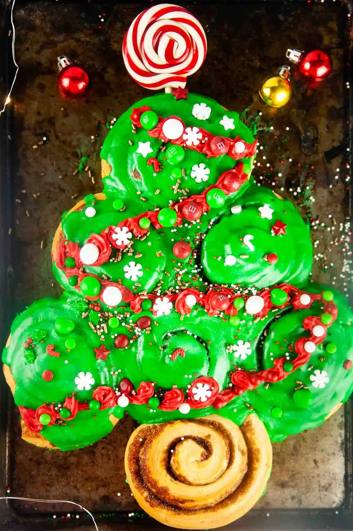 Easy Cinnamon Roll Christmas Tree For Christmas Morning