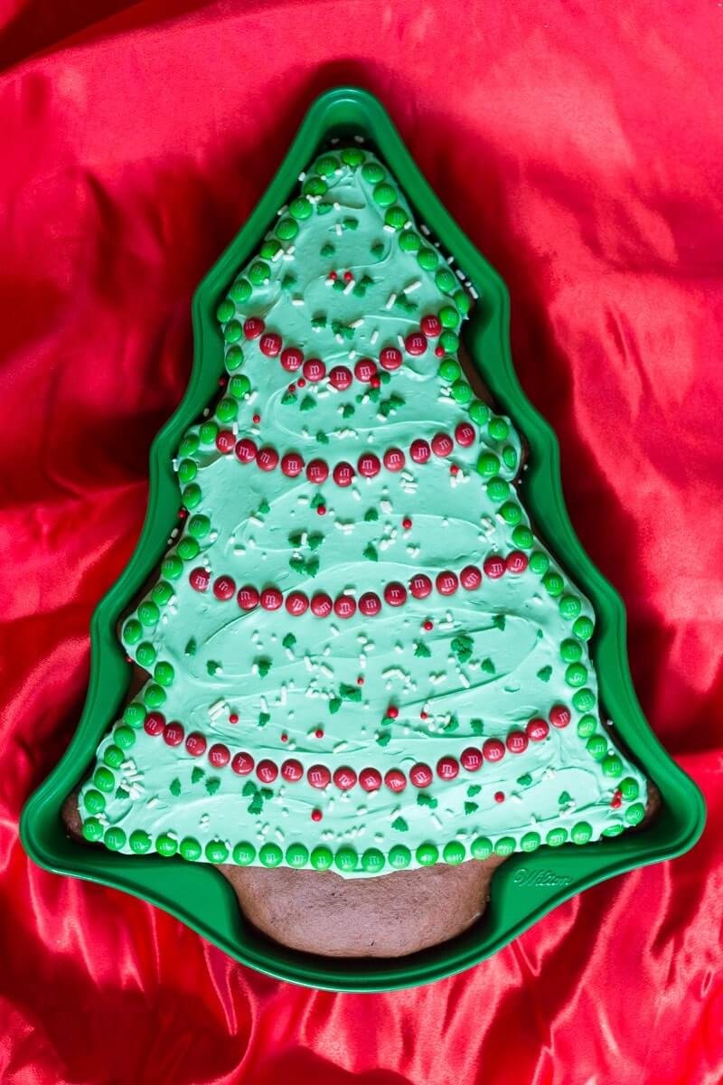 Easy Christmas Tree Cake Decorating Idea