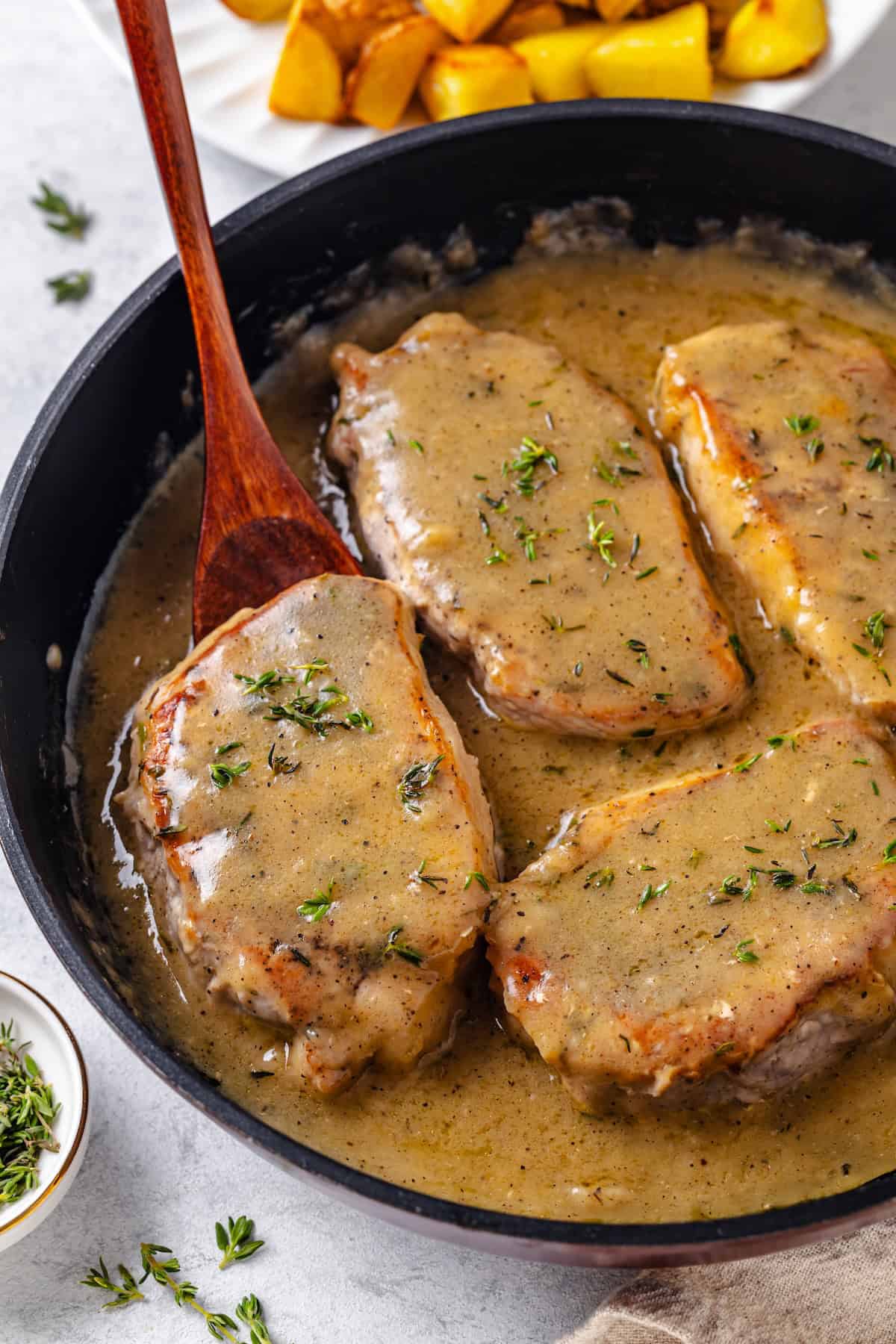 Skillet Pork Chops With Gravy