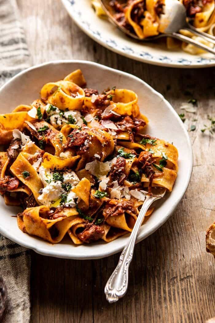 Slow Cooker Red Wine Sunday Ragù Pasta