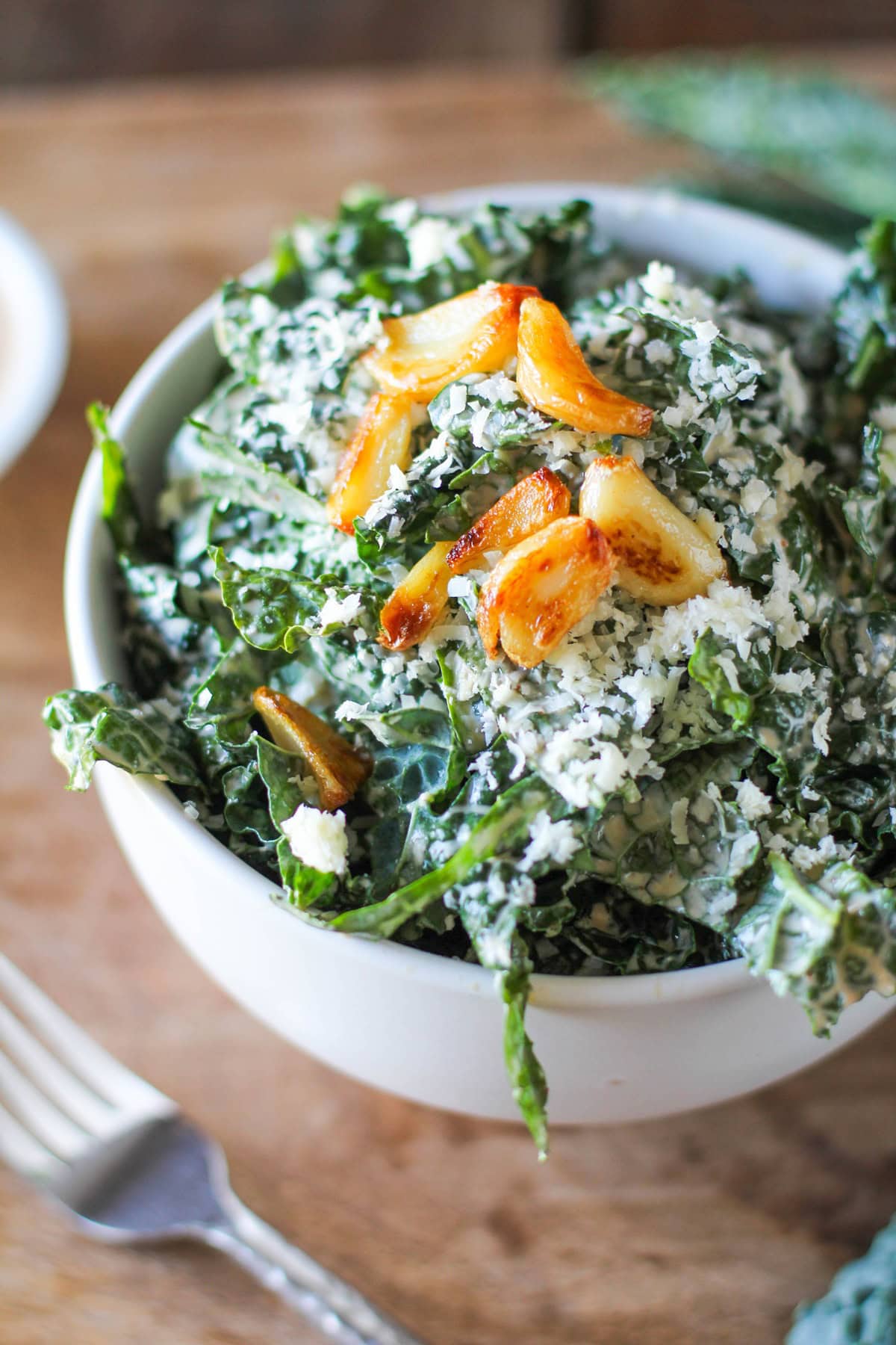 Spicy Kale Caesar Salad With Roasted Garlic