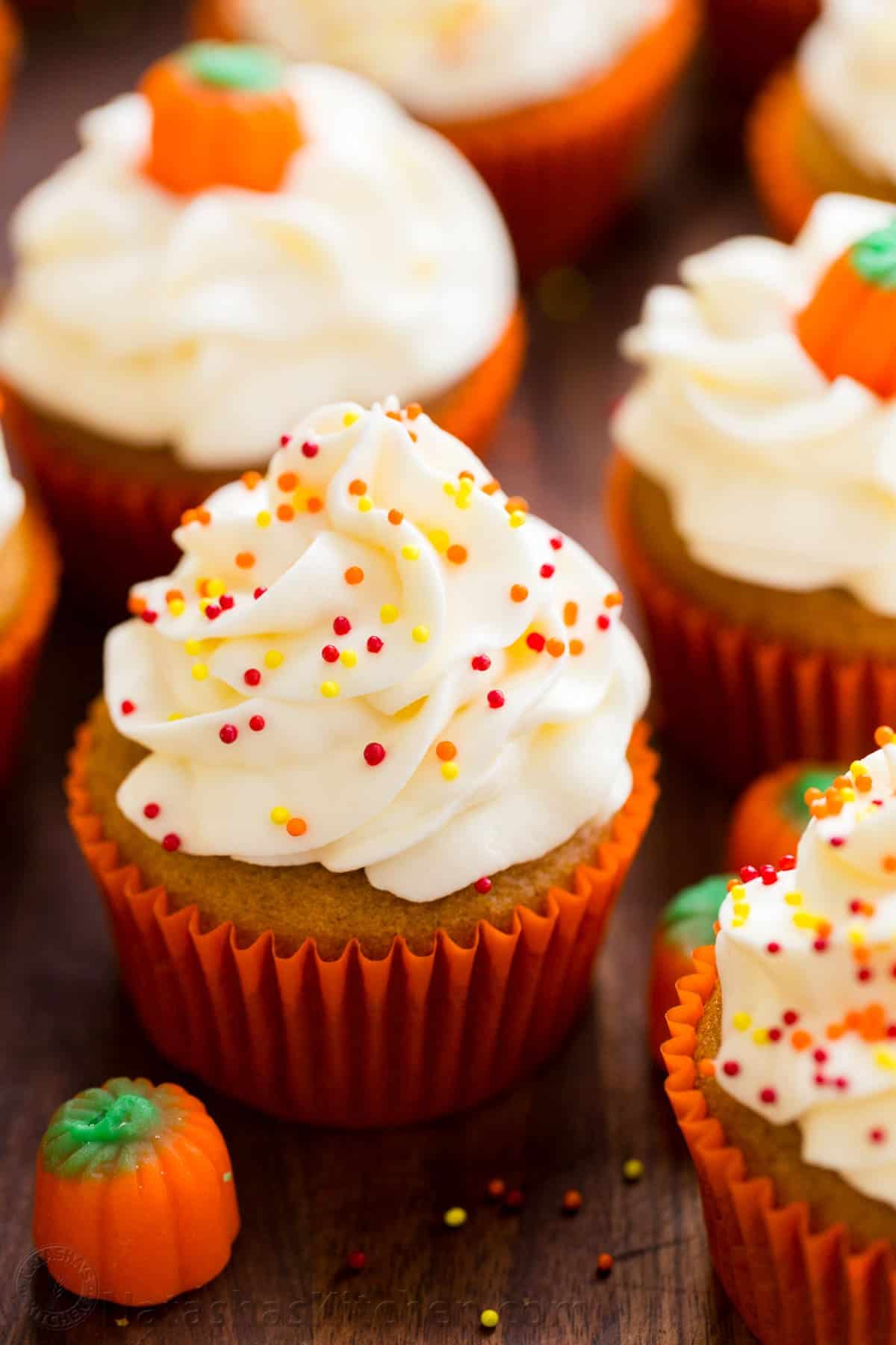 Pumpkin Cupcakes With Cream Cheese Frosting (VIDEO)