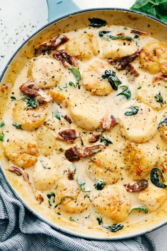 Amazing Creamy Tuscan Garlic Scallops
