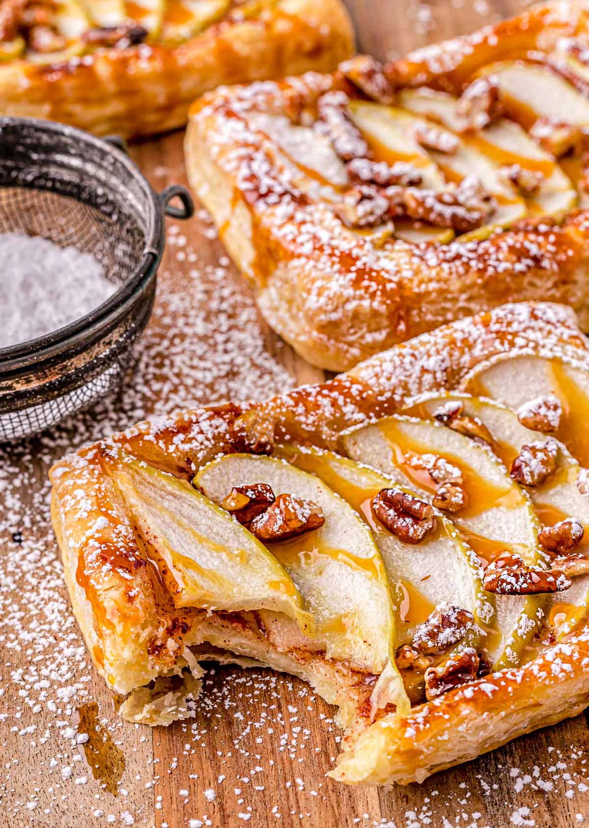 Easy Apple Tart With Caramel Sauce