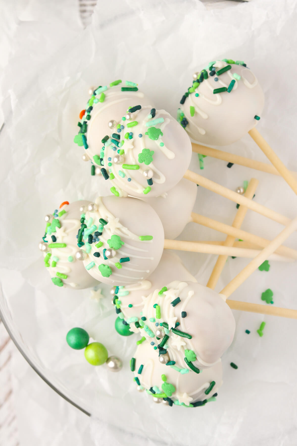 Easy Saint Patrick's Day Cake Pops (4-Ingredients)