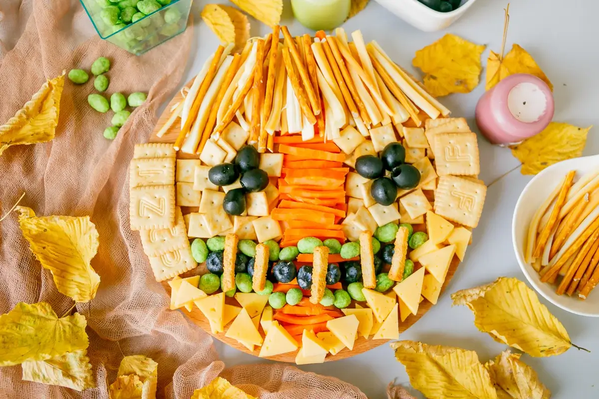 How To Make a Simple Pumpkin Snack Board