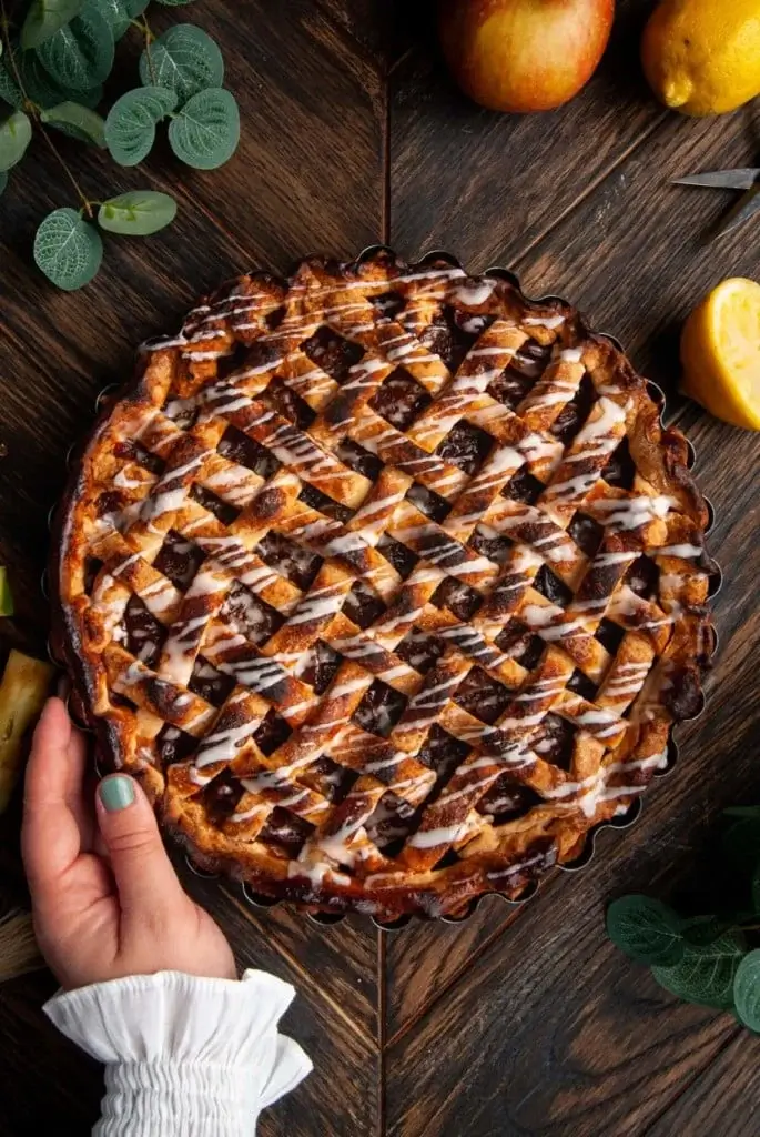 Mouth-Watering Drunken Apple Pie With Bourbon Drizzle