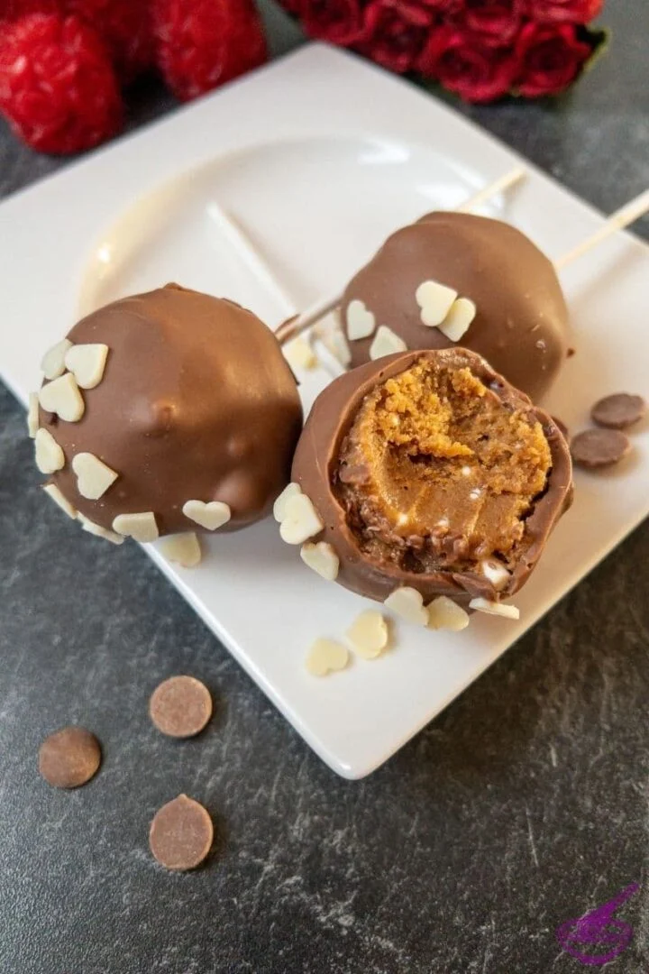 No-bake Lotus Biscoff Cake Pops