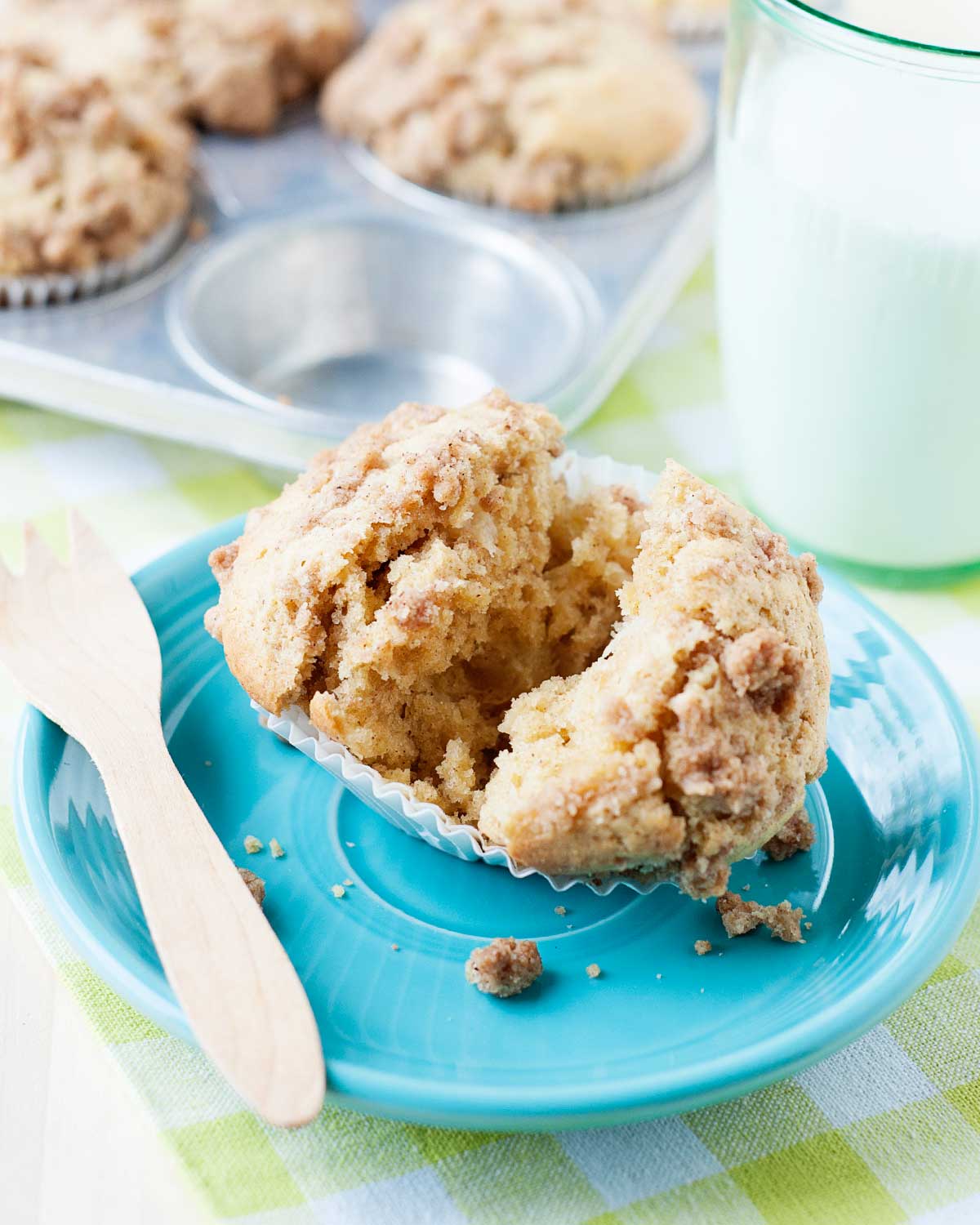 Pear Muffins With Cinnamon Crumble