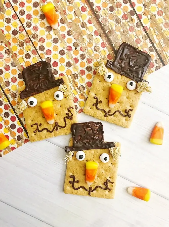 Scarecrow Graham Crackers