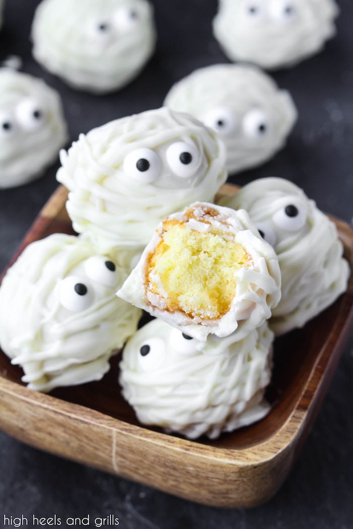 Easy Halloween Treat Donut Hole Mummies