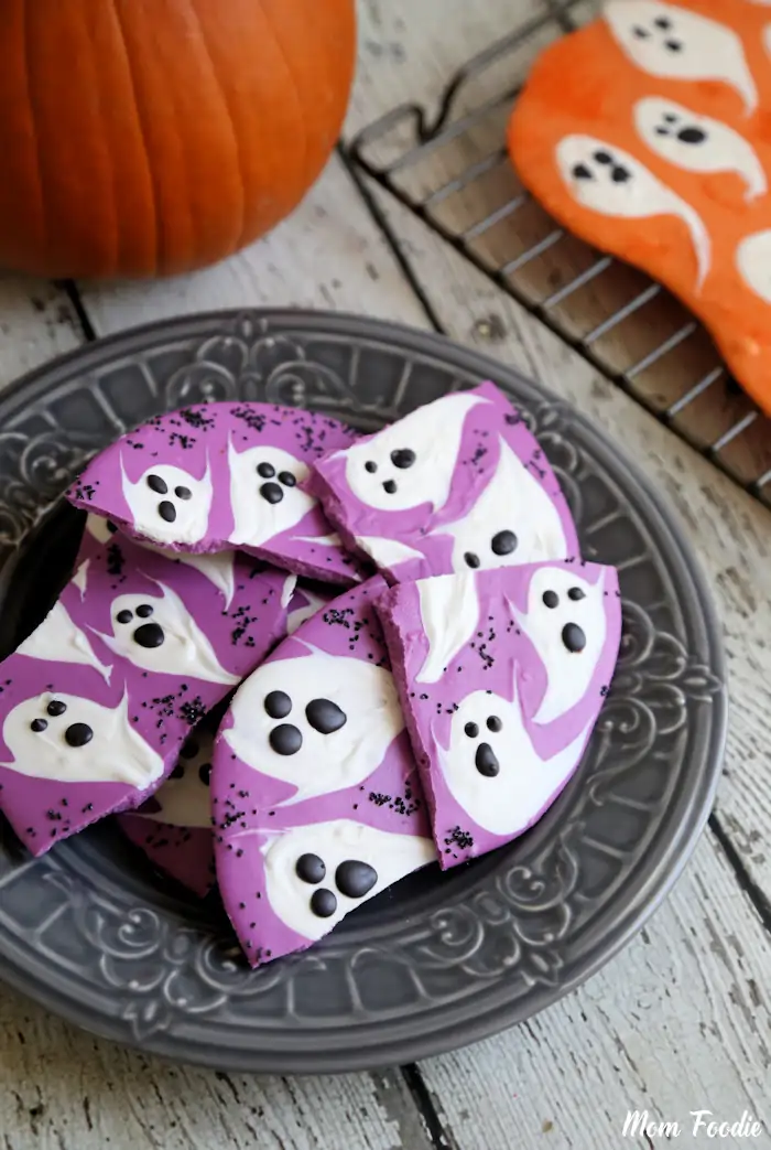 Halloween Ghost Chocolate Bark - DIY Halloween Candy
