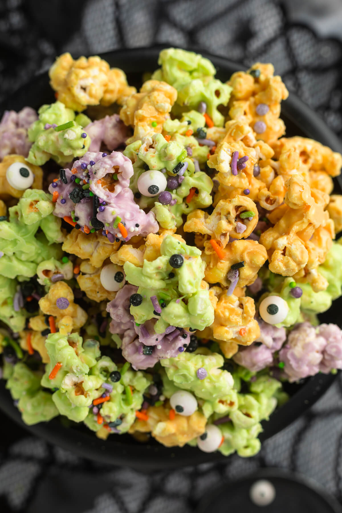 Hocus Pocus Halloween Popcorn (White Chocolate Popcorn)