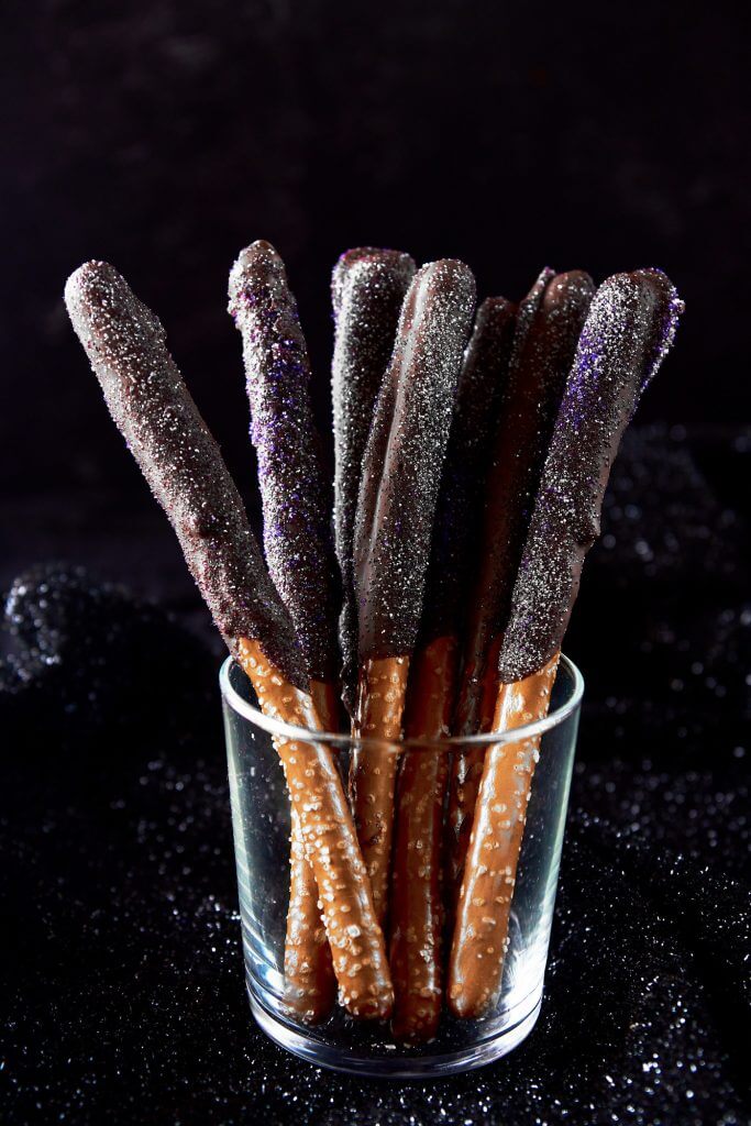 Hocus Pocus Sparkly Halloween Pretzels