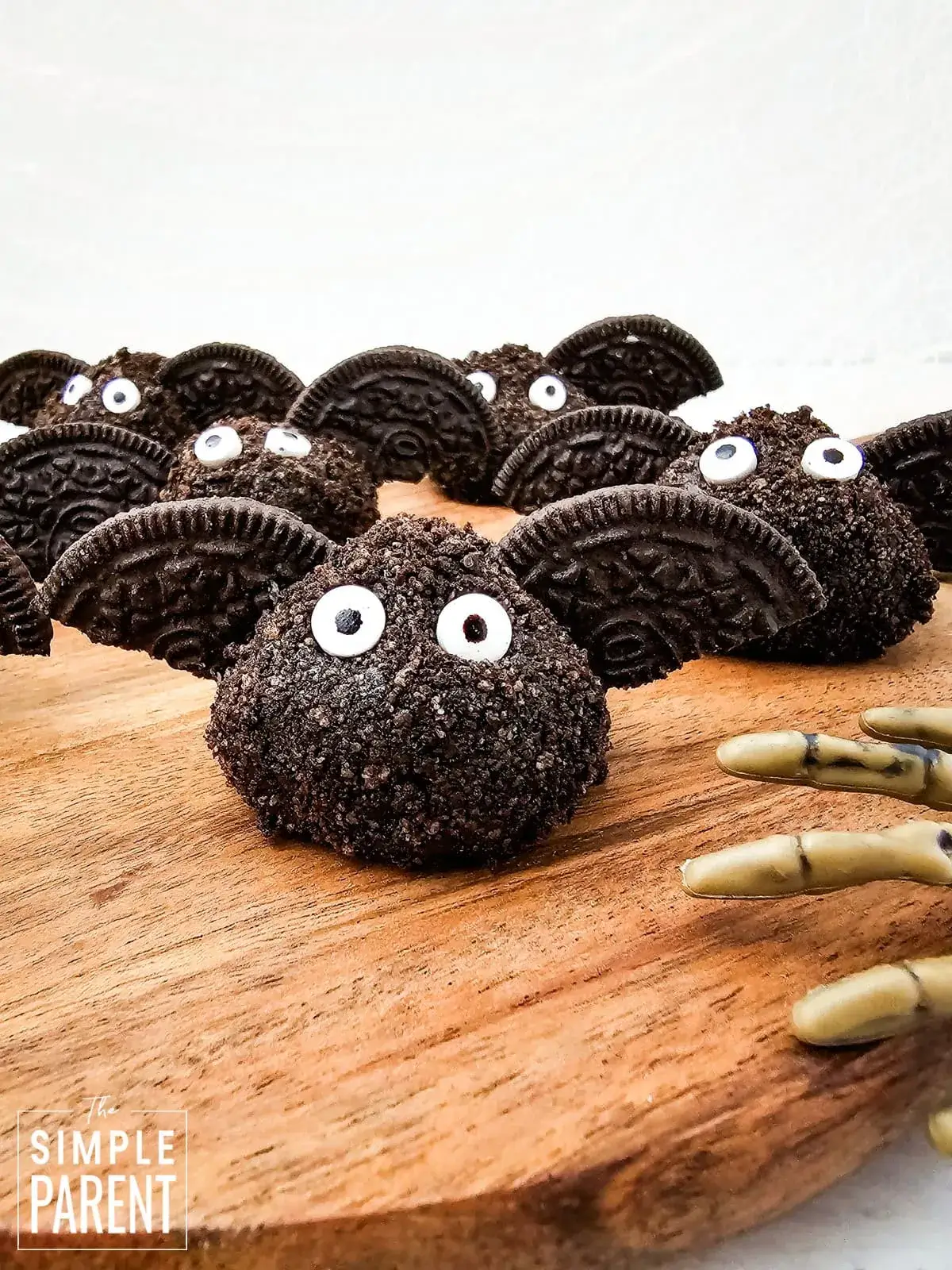Oreo Bat Halloween Truffles