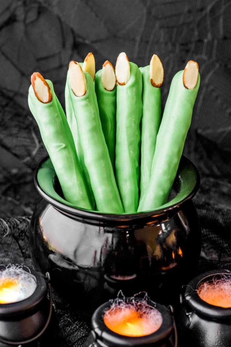 Pretzel Witch Fingers